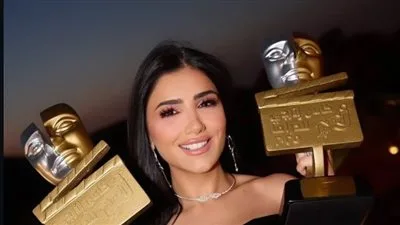 بعد نيلها جائزتين.. مي عمر: أعتز بنجاح مسلسل إش إش بعد نيلها جائزتين.. مي عمر: أعتز بنجاح مسلسل إش إش