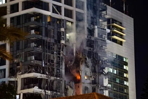 دمار غير مسبوق وإصابات بالعداد.. ماذا نعلم عن الهجوم “المزلزل” لإيران على إسرائيل؟ (صور/فيديوهات) دمار غير مسبوق وإصابات بالعداد.. ماذا نعلم عن الهجوم “المزلزل” لإيران على إسرائيل؟ (صور/فيديوهات)