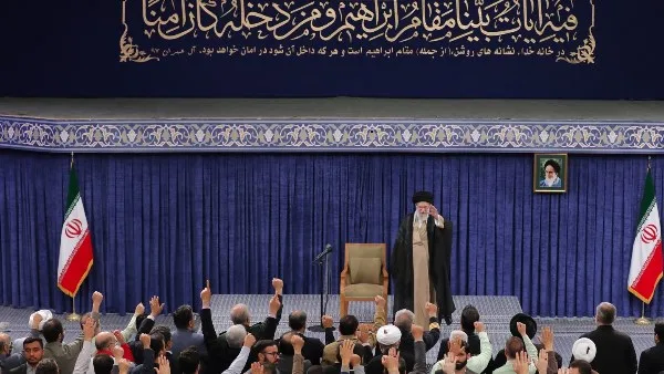 إسرائيل: عدم استهداف خامنئي في الوقت الراهن، وطهران ترد من خلال عملية الوعد الصادق 3 إسرائيل: عدم استهداف خامنئي في الوقت الراهن، وطهران ترد من خلال عملية الوعد الصادق 3