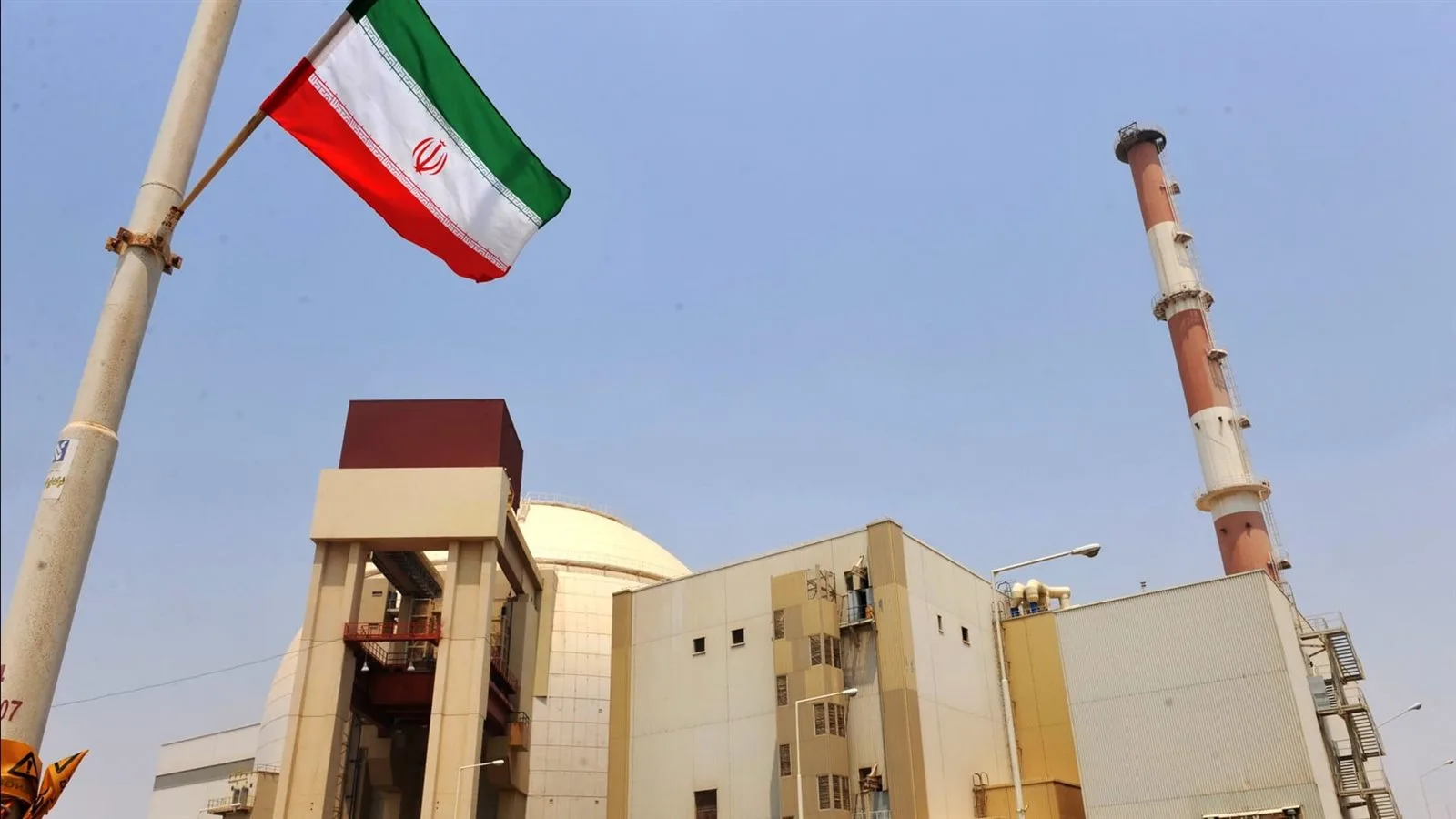 الاعتداء الإسرائيلي على منشأة نطنز النووية في إيران يؤدي إلى أضرار كبيرة الاعتداء الإسرائيلي على منشأة نطنز النووية في إيران يؤدي إلى أضرار كبيرة