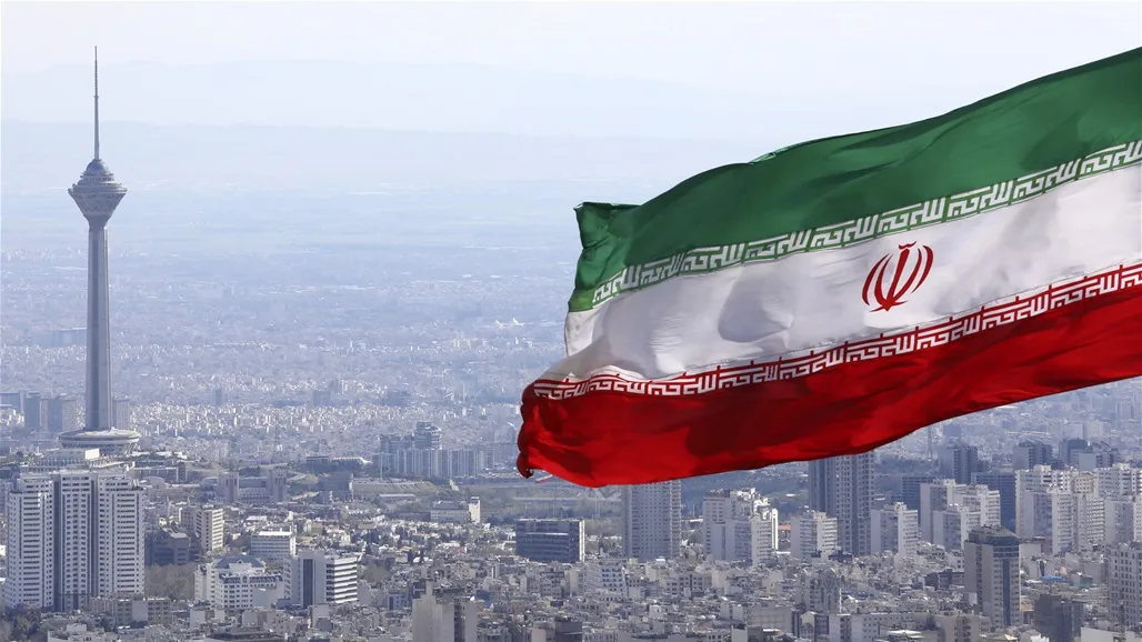 الأنظمة الدفاعية الإيرانية تواجه هجومًا إسرائيليًا في طهران الأنظمة الدفاعية الإيرانية تواجه هجومًا إسرائيليًا في طهران