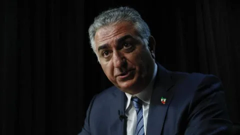 ابن شاه إيران يطالب قوات الأمن بالانفصال عن نظام الجمهورية الإسلامية ابن شاه إيران يطالب قوات الأمن بالانفصال عن نظام الجمهورية الإسلامية