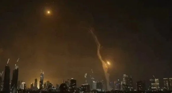 إسرائيل تُعلن عن أول حالة وفاة نتيجة للهجوم الإيراني إسرائيل تُعلن عن أول حالة وفاة نتيجة للهجوم الإيراني