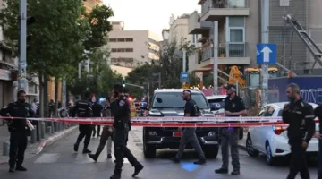 إعلام إسرائيلي: إصابة 10 أشخاص جراء سقوط صاروخ باليستي إيراني في ريشون لتسيون
