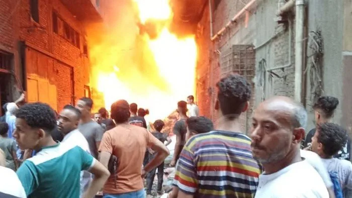 حريق مفاجئ في مول شهير بأكتوبر أثناء الليل.. و14 ضحية بين القتلى والمصابين في حادث مؤسف حريق مفاجئ في مول شهير بأكتوبر أثناء الليل.. و14 ضحية بين القتلى والمصابين في حادث مؤسف