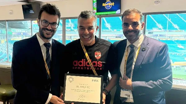 خالد مرتجى يحصل على شهادة مشاركة الأهلي في كأس العالم للأندية للمرة العاشرة. خالد مرتجى يحصل على شهادة مشاركة الأهلي في كأس العالم للأندية للمرة العاشرة.