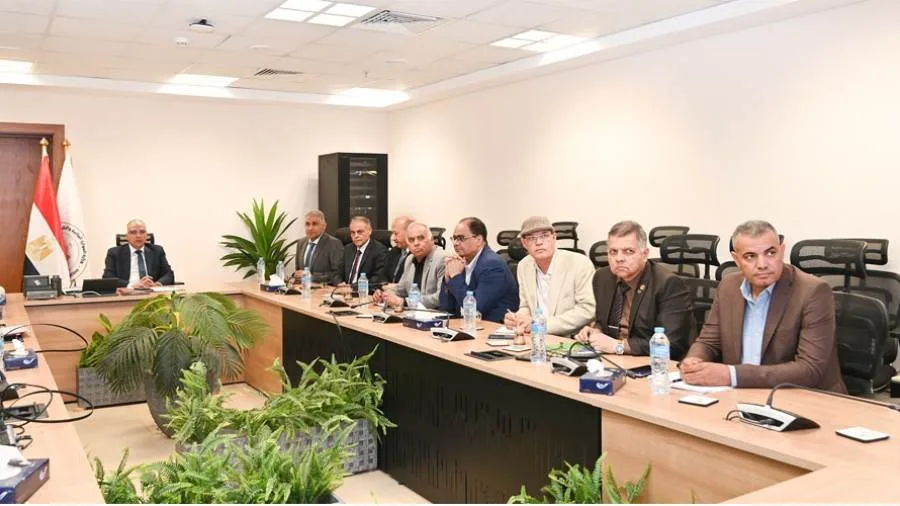 وزير الموارد المائية يراقب وضع الري في المحافظات خلال ذروة الطلب على المياه وحالة تدفق نهر النيل وزير الموارد المائية يراقب وضع الري في المحافظات خلال ذروة الطلب على المياه وحالة تدفق نهر النيل