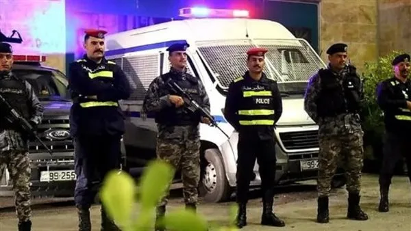 الأمن العام الأردني: جرح 3 أفراد نتيجة سقوط “شيء” على منزل في إربد الأمن العام الأردني: جرح 3 أفراد نتيجة سقوط “شيء” على منزل في إربد