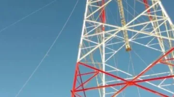 محافظة الوادي الجديد: استكمال تثبيت محطات تعزيز شبكة المحمول على طريق تنيدة-منفلوط