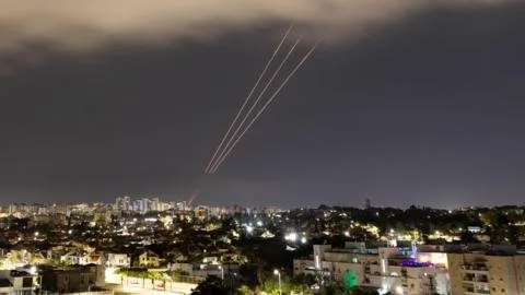 إعلام إيراني: استهداف أكثر من 150 موقعًا في إسرائيل بما في ذلك قواعد تحتوي على طائرات مقاتلة. إعلام إيراني: استهداف أكثر من 150 موقعًا في إسرائيل بما في ذلك قواعد تحتوي على طائرات مقاتلة.