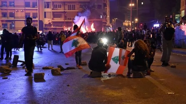 احتفالات في الضاحية الجنوبية لبيروت عقب الهجوم الصاروخي الإيراني على إسرائيل احتفالات في الضاحية الجنوبية لبيروت عقب الهجوم الصاروخي الإيراني على إسرائيل