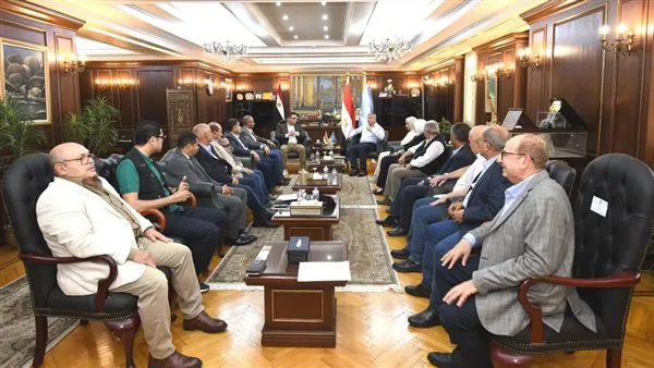 وزير الإسكان ومحافظ الإسكندرية يجتمعان لمناقشة سير العمل والمشاريع المشتركة. وزير الإسكان ومحافظ الإسكندرية يجتمعان لمناقشة سير العمل والمشاريع المشتركة.