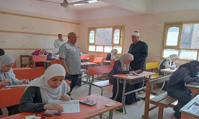 رئيس منطقة القليوبية الأزهرية يقوم بجولة تفقدية على لجان امتحانات الشهادة الثانوية في قليوب رئيس منطقة القليوبية الأزهرية يقوم بجولة تفقدية على لجان امتحانات الشهادة الثانوية في قليوب