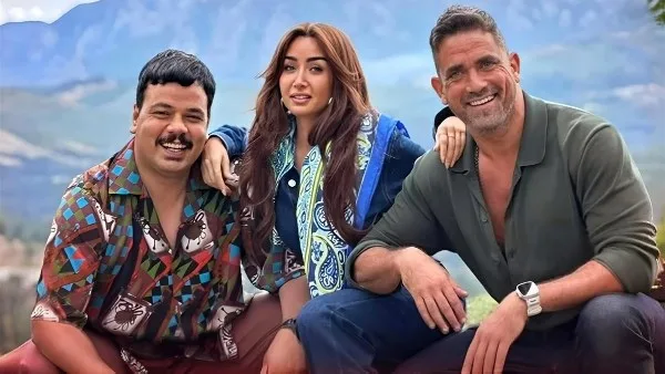 أمير كرارة وهنا الزاهد: ممثلون مزدوجون وفتاة من السيرك في فيلم “الشاطر” أمير كرارة وهنا الزاهد: ممثلون مزدوجون وفتاة من السيرك في فيلم “الشاطر”
