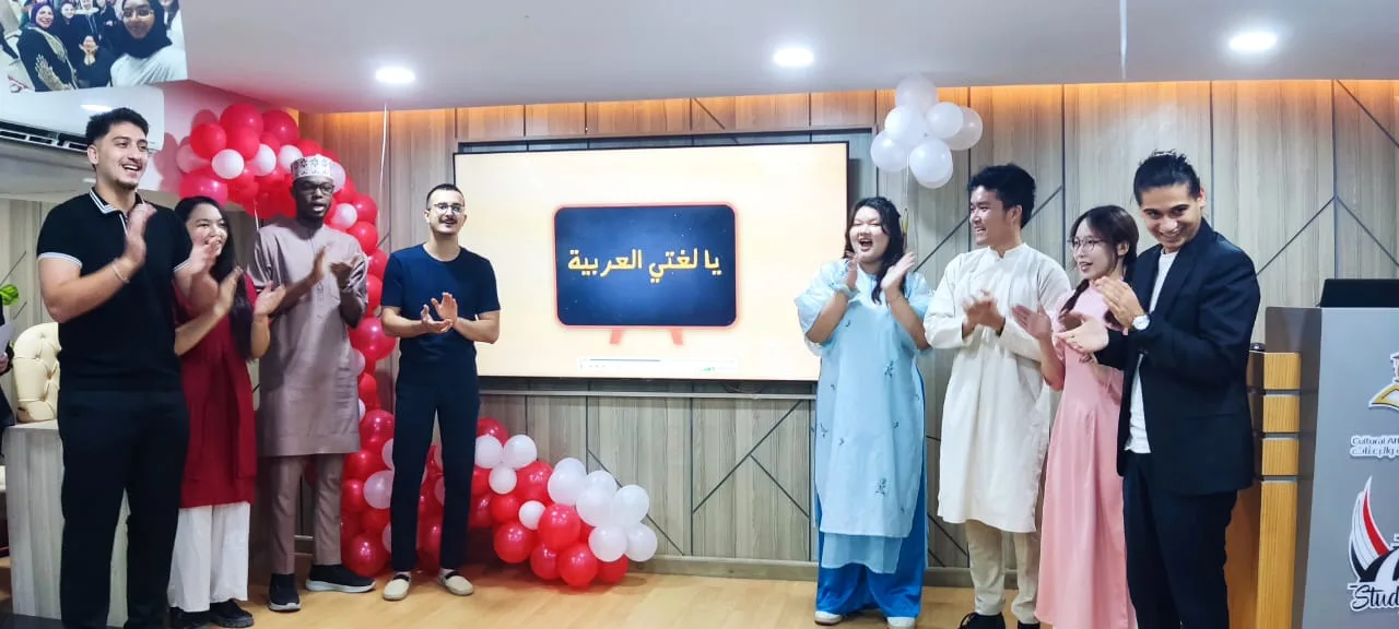التعليم العالي يقيم مراسم تخرج للطلاب الدوليين في المركز الثقافي المصري التعليم العالي يقيم مراسم تخرج للطلاب الدوليين في المركز الثقافي المصري