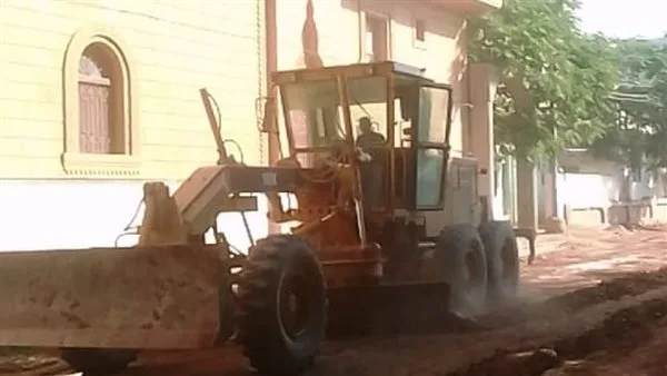 محافظ أسيوط: مواصلة جهود تجهيز وتسوية الطرق غير المعبدة محافظ أسيوط: مواصلة جهود تجهيز وتسوية الطرق غير المعبدة