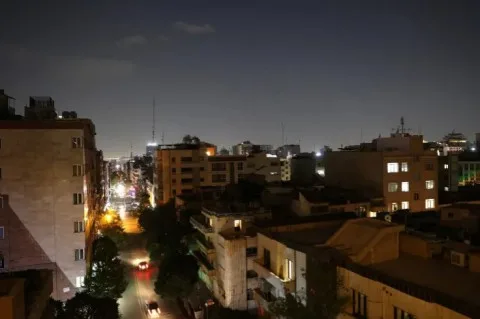 نيويورك تايمز: الهجوم الإسرائيلي على إيران يعيد صياغة الوضع في المنطقة وما ينتج عنه من تداعيات نيويورك تايمز: الهجوم الإسرائيلي على إيران يعيد صياغة الوضع في المنطقة وما ينتج عنه من تداعيات