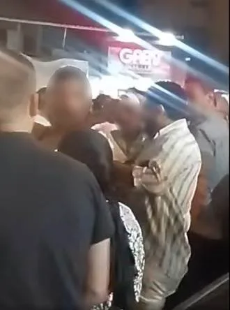 تحقيق في تفاصيل تداول فيديو يظهر اعتداء شخص على فتاة بالضرب في محافظة دمياط تحقيق في تفاصيل تداول فيديو يظهر اعتداء شخص على فتاة بالضرب في محافظة دمياط