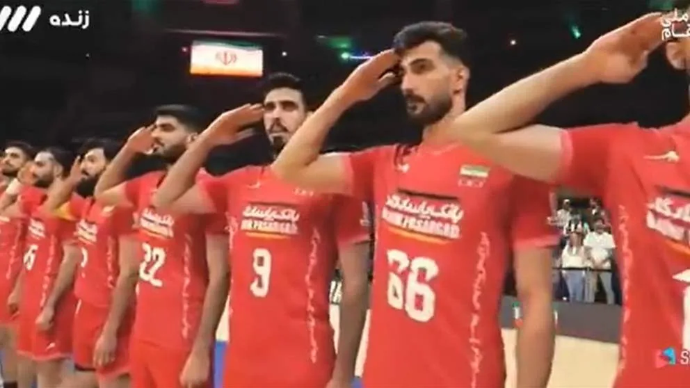 فيديو – الفريق الإيراني واستعراض التحية العسكرية فيديو – الفريق الإيراني واستعراض التحية العسكرية