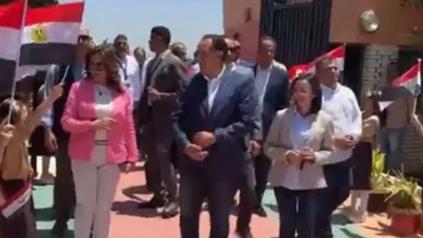 مدبولي يزور مدرسة الشهيد رزق في زاوية صقر بالبحيرة مدبولي يزور مدرسة الشهيد رزق في زاوية صقر بالبحيرة