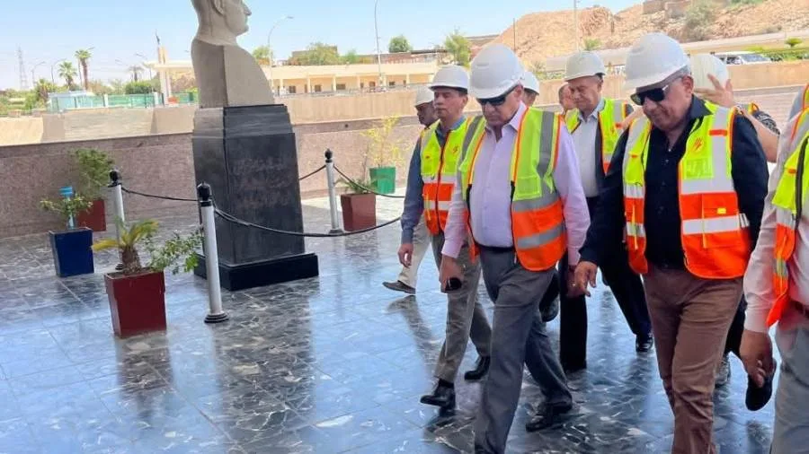وزير الكهرباء يزور محطة توليد الطاقة الكهرومائية في السد العالي بأسوان وزير الكهرباء يزور محطة توليد الطاقة الكهرومائية في السد العالي بأسوان