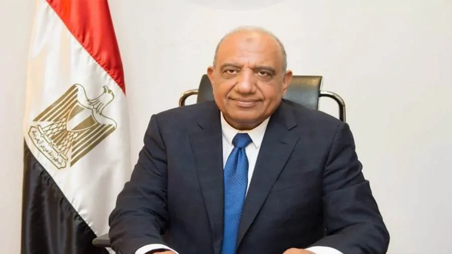 “عصمت” يزور محطة إنتاج الطاقة في السد العالي “عصمت” يزور محطة إنتاج الطاقة في السد العالي