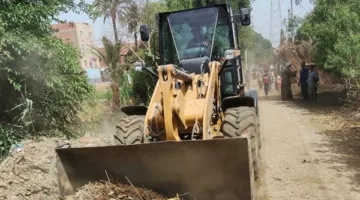 محافظ أسيوط: استمرار إزالة نواتج تنظيف الترع في قرية الكوم الأحمر بالبداري