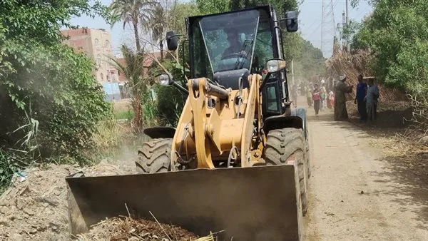 محافظ أسيوط: استمرار إزالة نواتج تنظيف الترع في قرية الكوم الأحمر بالبداري محافظ أسيوط: استمرار إزالة نواتج تنظيف الترع في قرية الكوم الأحمر بالبداري