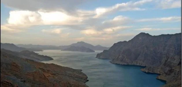 إغلاق مضيقي هرمز وباب المندب: خطر حقيقي على التجارة العالمية والطاقة إغلاق مضيقي هرمز وباب المندب: خطر حقيقي على التجارة العالمية والطاقة