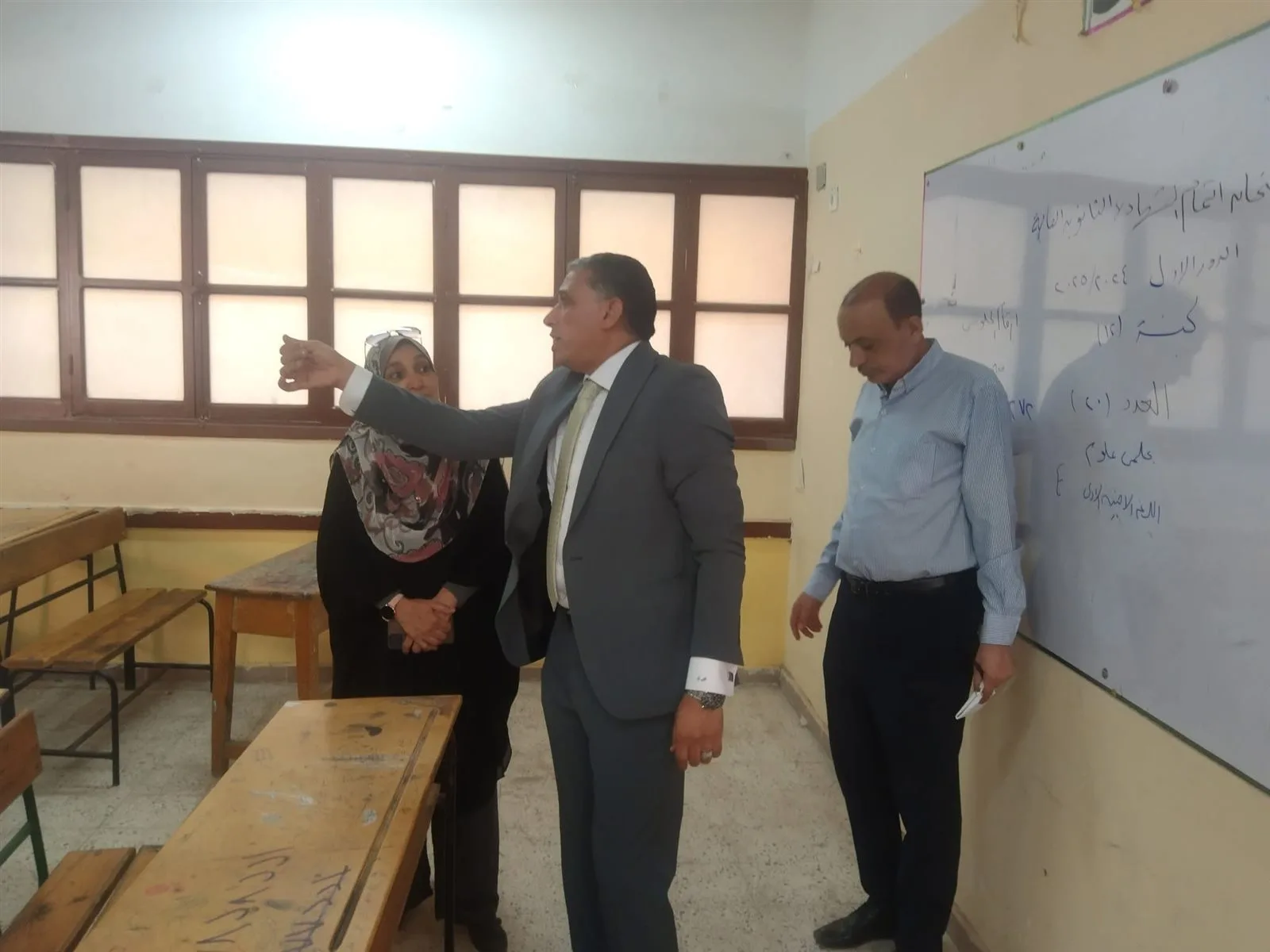 الثانوية العامة 2025: وكيل وزارة التعليم في الجيزة يراقب التحضيرات للاختبارات الثانوية العامة 2025: وكيل وزارة التعليم في الجيزة يراقب التحضيرات للاختبارات