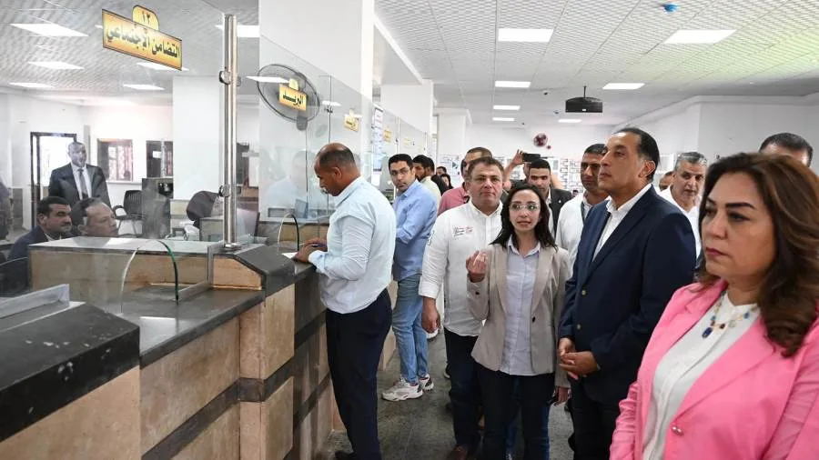 رئيس الوزراء يزور المركز التكنولوجي لخدمة المواطنين في زاوية صقر ضمن مشروعات المبادرة الرئاسية “حياة كريمة” رئيس الوزراء يزور المركز التكنولوجي لخدمة المواطنين في زاوية صقر ضمن مشروعات المبادرة الرئاسية “حياة كريمة”