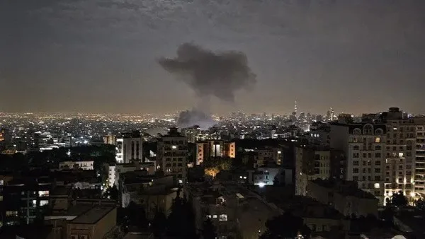 إيران تكذب الأنباء عن استهداف مصفاة تبريز وتفعيل الدفاعات الجوية في عدة مناطق. إيران تكذب الأنباء عن استهداف مصفاة تبريز وتفعيل الدفاعات الجوية في عدة مناطق.