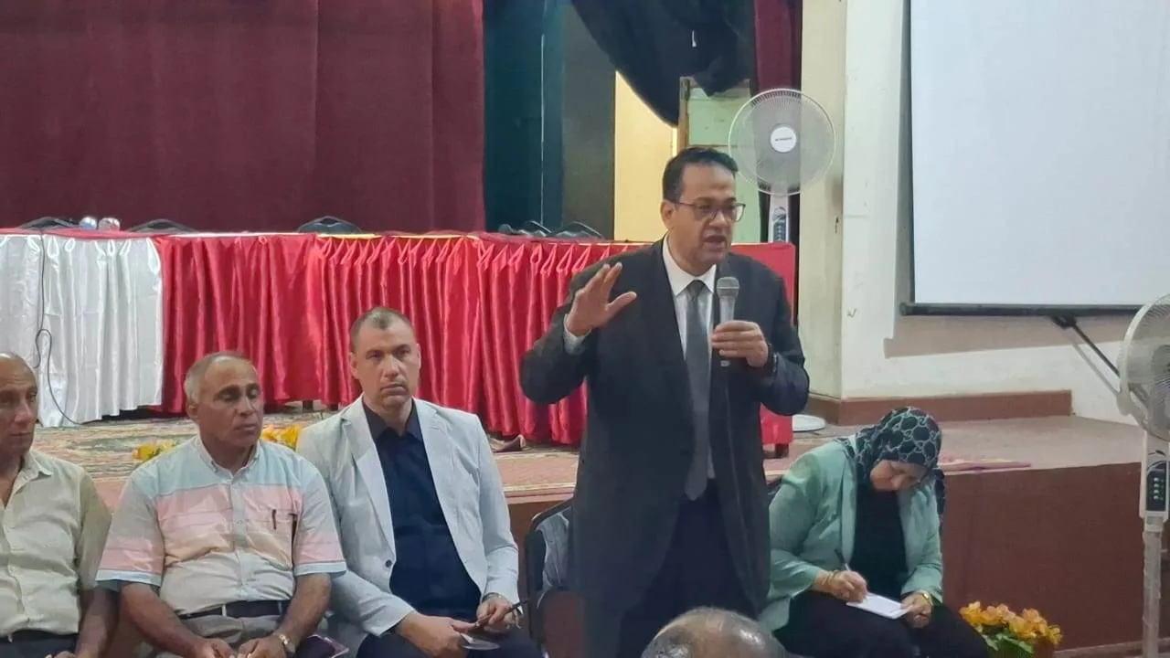 بالصور.. وكيل وزارة التعليم في الغربية يركز على أهمية الالتزام بقواعد امتحانات الثانوية العامة. بالصور.. وكيل وزارة التعليم في الغربية يركز على أهمية الالتزام بقواعد امتحانات الثانوية العامة.
