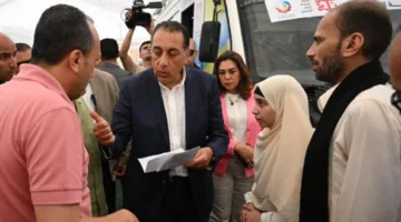 مدبولي يوجه وزير الصحة بمتابعة حالة الطفلة التي تعاني من فقدان البصر جراء ضربة من طفل آخر.