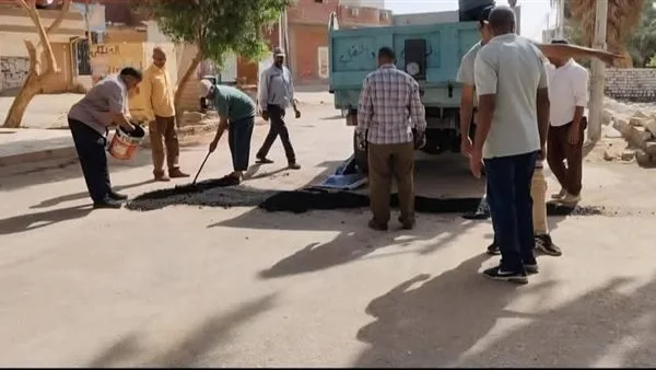 محافظ الوادي الجديد: مواصلة جهود رصف وتحسين جودة الطرق الداخلية محافظ الوادي الجديد: مواصلة جهود رصف وتحسين جودة الطرق الداخلية