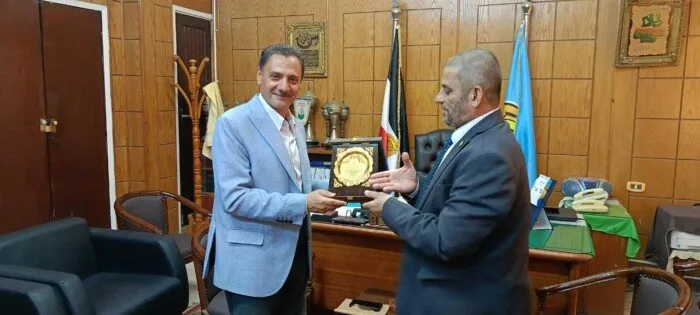 عميد أصول الدين في طنطا يثني على جهود الزميل «إيهاب زغلول» في التغطية الصحفية عميد أصول الدين في طنطا يثني على جهود الزميل «إيهاب زغلول» في التغطية الصحفية