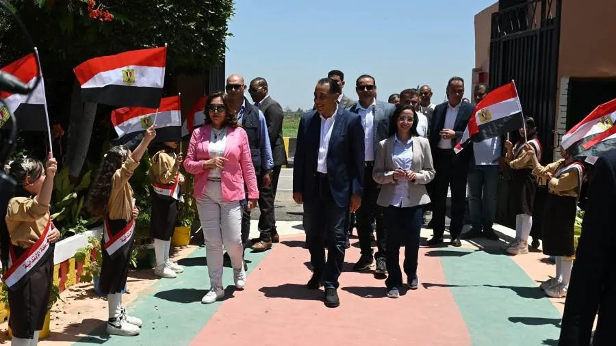 رئيس الوزراء يزور مدرسة رزق درويش الابتدائية في زاوية صقر رئيس الوزراء يزور مدرسة رزق درويش الابتدائية في زاوية صقر
