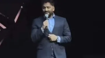 تامر حسني يطلب دعم الجمهور في حفله أمس بسبب illness ابنه.
