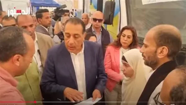 رد فعل سريع من رئيس الوزراء على نداء والد “طفلة أبو المطامير” (فيديو) رد فعل سريع من رئيس الوزراء على نداء والد “طفلة أبو المطامير” (فيديو)