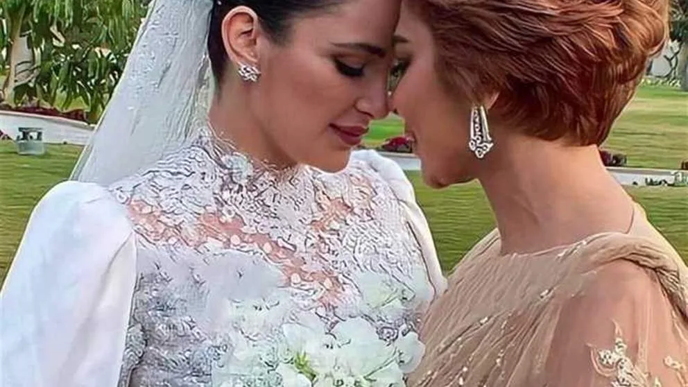 شام الذهبي تعبر عن حزنها بسبب والدتها أصالة نصري وتوجه إليها رسالة مؤثرة. شام الذهبي تعبر عن حزنها بسبب والدتها أصالة نصري وتوجه إليها رسالة مؤثرة.