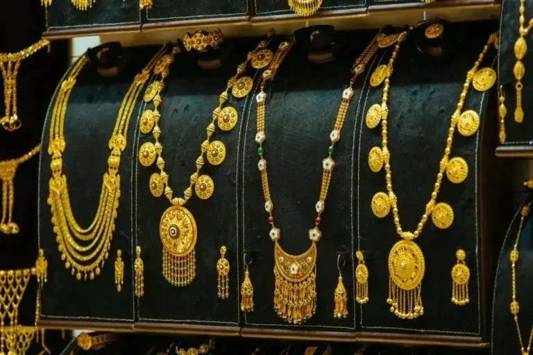 ما هو سعر الذهب اليوم في الإمارات بعد التوترات الليلة الماضية بين إسرائيل وإيران؟ ما هو سعر الذهب اليوم في الإمارات بعد التوترات الليلة الماضية بين إسرائيل وإيران؟