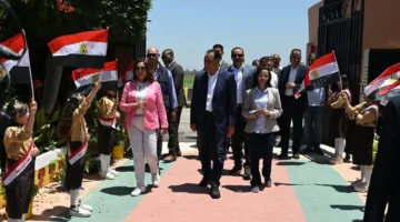رئيس الوزراء يزور مدرسة رزق درويش الابتدائية في زاوية صقر بمحافظة البحيرة