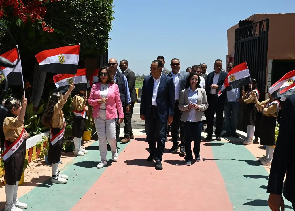 رئيس الوزراء يزور مدرسة رزق درويش الابتدائية في زاوية صقر بمحافظة البحيرة رئيس الوزراء يزور مدرسة رزق درويش الابتدائية في زاوية صقر بمحافظة البحيرة