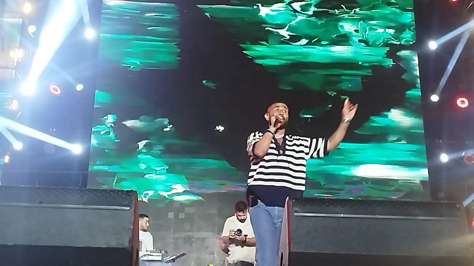 الصور الكاملة: أحمد سعد يتألق في أكبر حفلات عيد الأضحى، وزوجته علياء تتابع كل التفاصيل معه. الصور الكاملة: أحمد سعد يتألق في أكبر حفلات عيد الأضحى، وزوجته علياء تتابع كل التفاصيل معه.