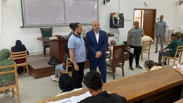 رئيس جامعة قناة السويس يراقب تقدم امتحانات كلية الزراعة رئيس جامعة قناة السويس يراقب تقدم امتحانات كلية الزراعة