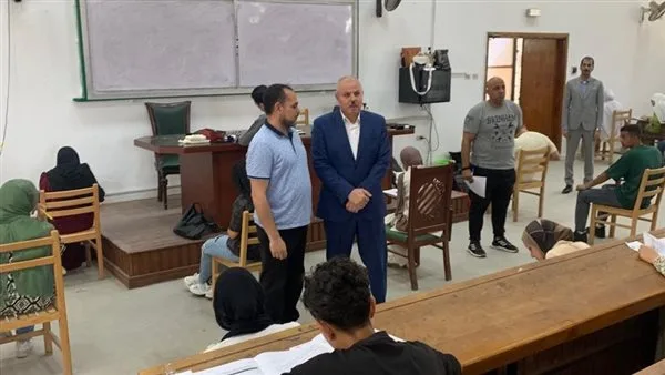 رئيس جامعة قناة السويس يزور امتحانات كلية الزراعة رئيس جامعة قناة السويس يزور امتحانات كلية الزراعة