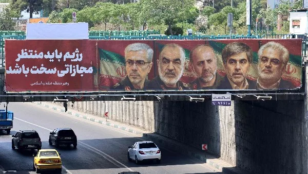 «رد بالمثل».. استياء في طهران بعد الهجوم الإسرائيلي على إيران «رد بالمثل».. استياء في طهران بعد الهجوم الإسرائيلي على إيران