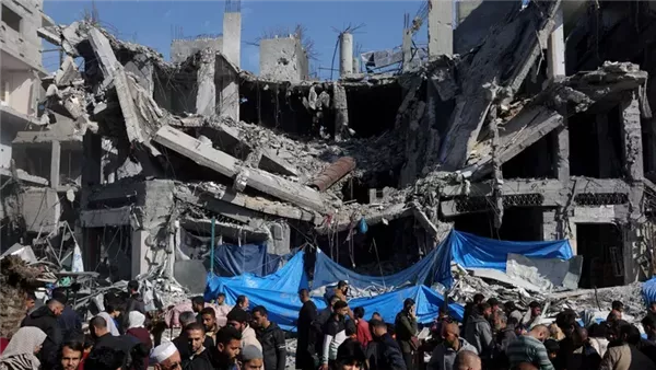 12 شهيدًا وأكثر من 50 جريحًا إثر غارة إسرائيلية على شمال غرب غزة 12 شهيدًا وأكثر من 50 جريحًا إثر غارة إسرائيلية على شمال غرب غزة