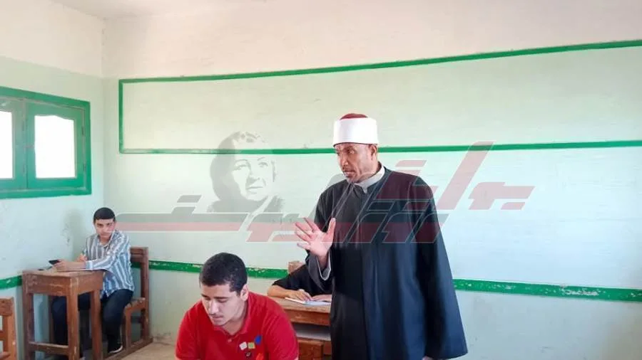 شهاوي يراقب امتحان «الفيزياء» لطلاب الثانوية الأزهرية شهاوي يراقب امتحان «الفيزياء» لطلاب الثانوية الأزهرية