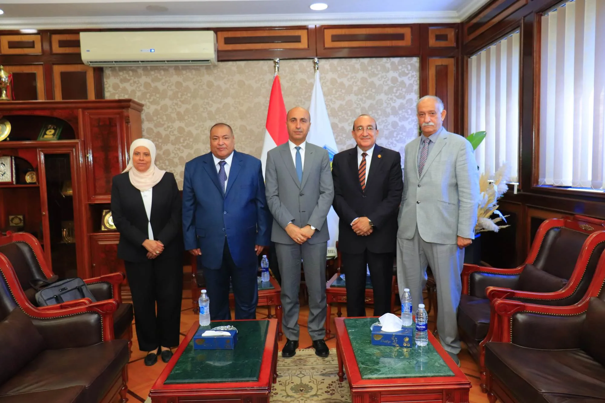 رئيس جامعة دمنهور يتولى رئاسة اجتماع لجنة اختيار عميد كلية التربية رئيس جامعة دمنهور يتولى رئاسة اجتماع لجنة اختيار عميد كلية التربية